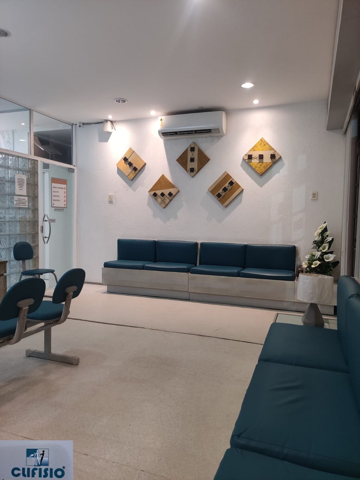 Recepção real da Clifisio, clínica de fisioterapia no Espinheiro